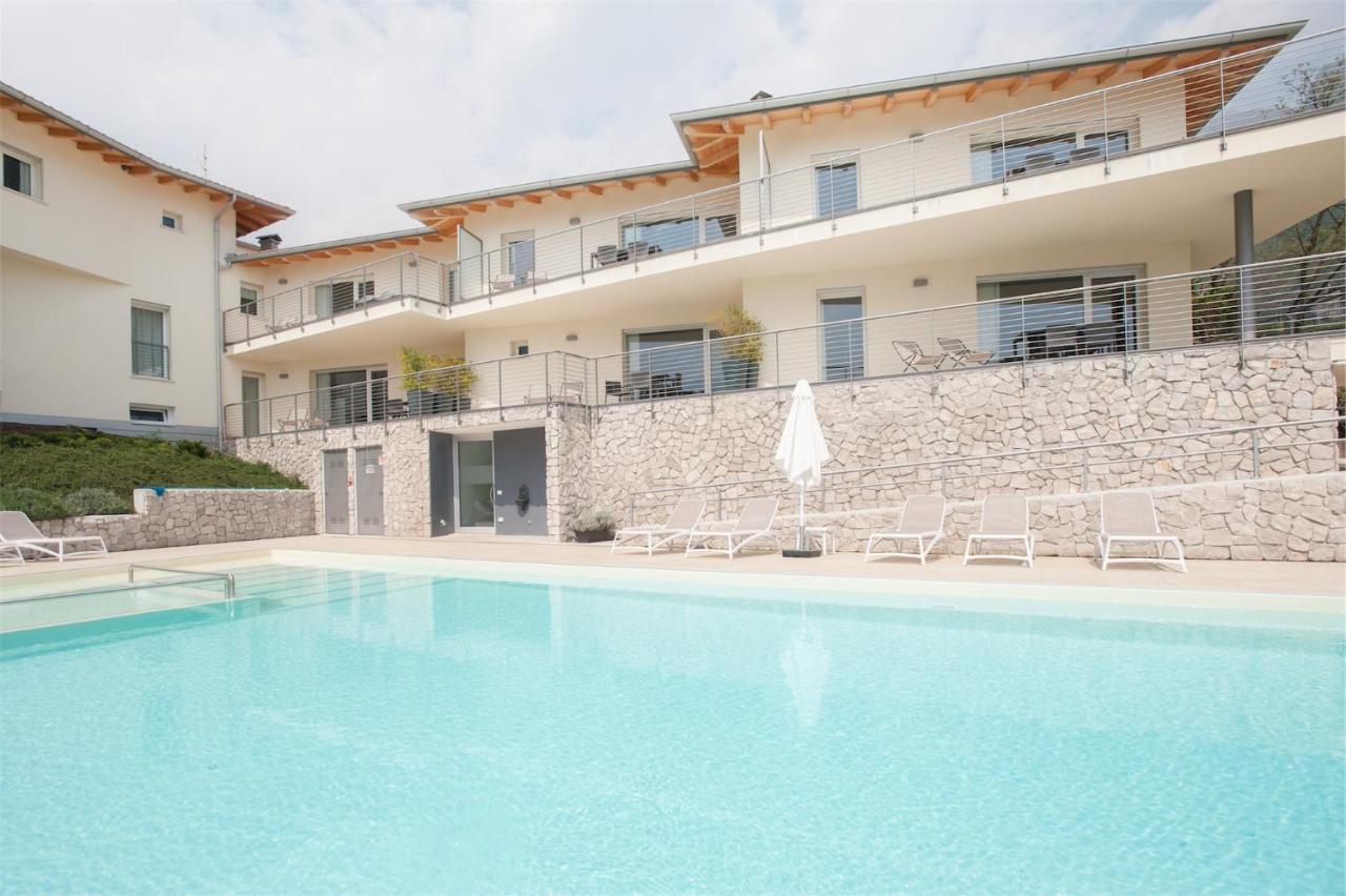 Aparthotel Terrazze Sul Garda Tenno Exterior foto